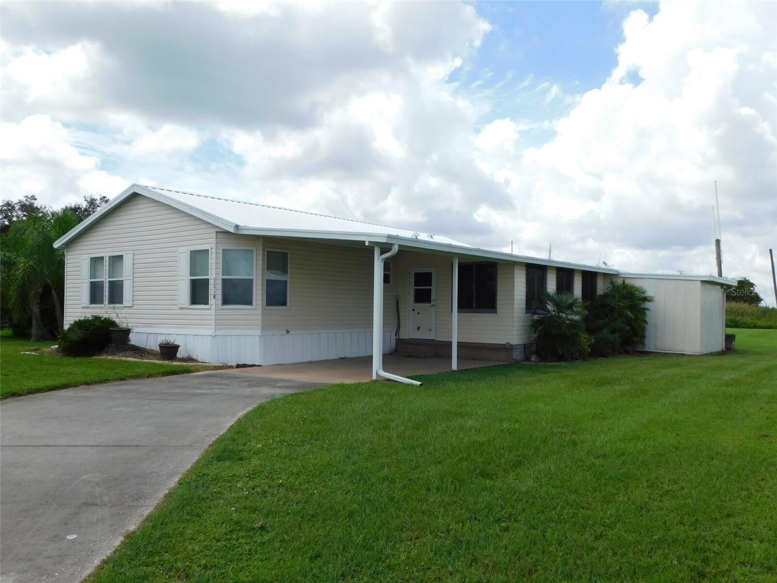 Property Photo: 11725 SW Orange Avenue FL 34269