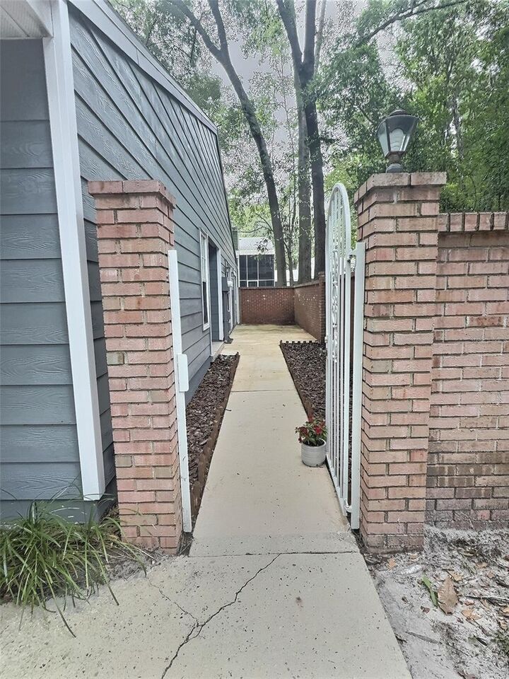 Property Photo:  243 NW 48th Boulevard 4  FL 32607 