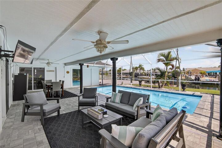 Property Photo: 6337 Cocoa Lane FL 33572