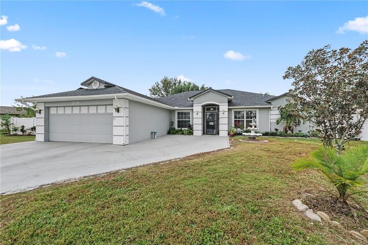 Property Photo:  918 San Paulo Way  FL 34758 
