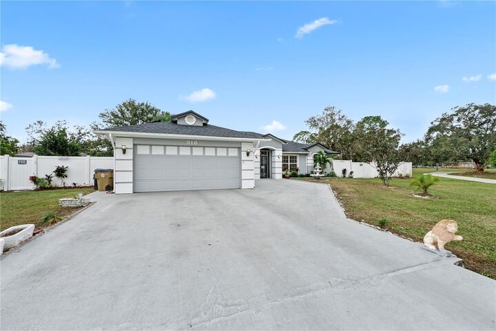 Property Photo: 918 San Paulo Way FL 34758