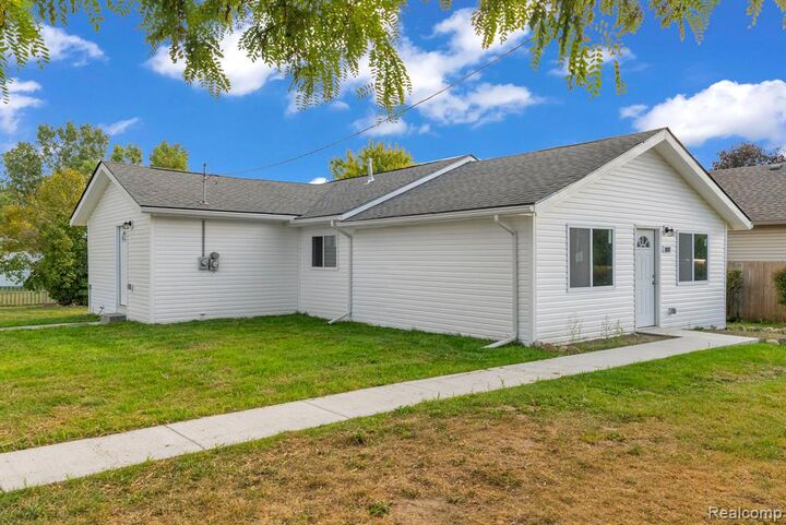 Property Photo:  1038 Vinewood Street  MI 48326 1643 