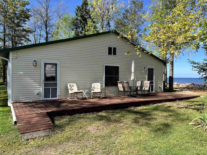 101 &Amp 119 Pearl Street 2 Cottages  Ontonagon MI 49953 photo