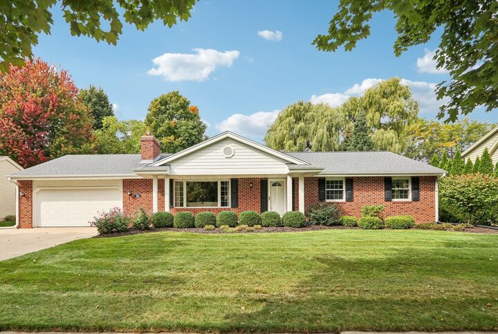 W73n1025 Poplar Ave  Cedarburg WI 53012 photo