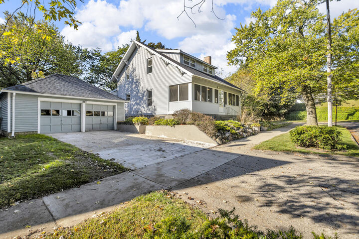 Property Photo: 1201 4th Street MI 49203