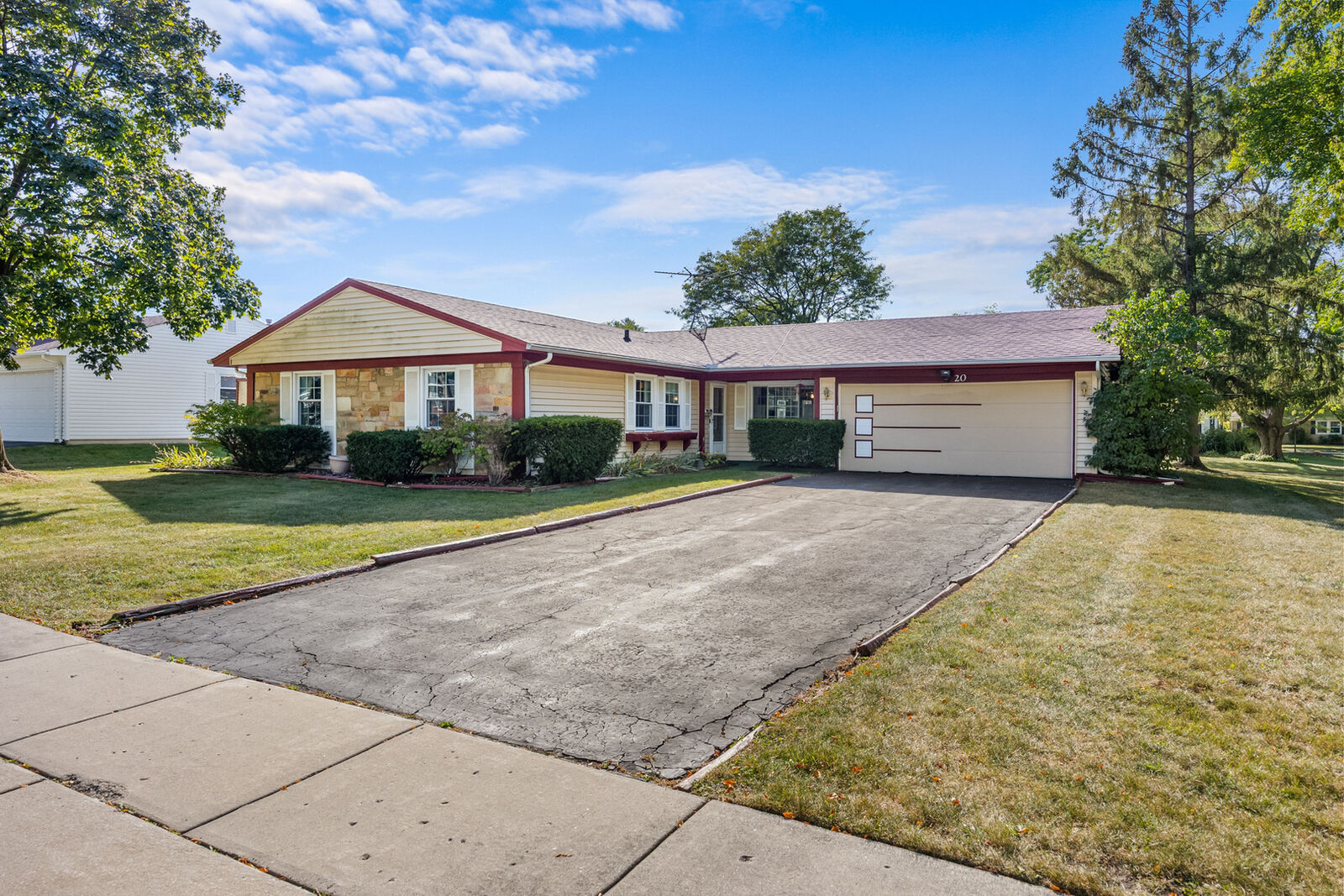 Property Photo:  20 Emerson Drive  IL 60194 