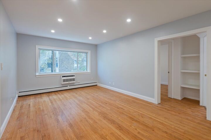 Property Photo: 1441 W Farwell Avenue 3E IL 60626