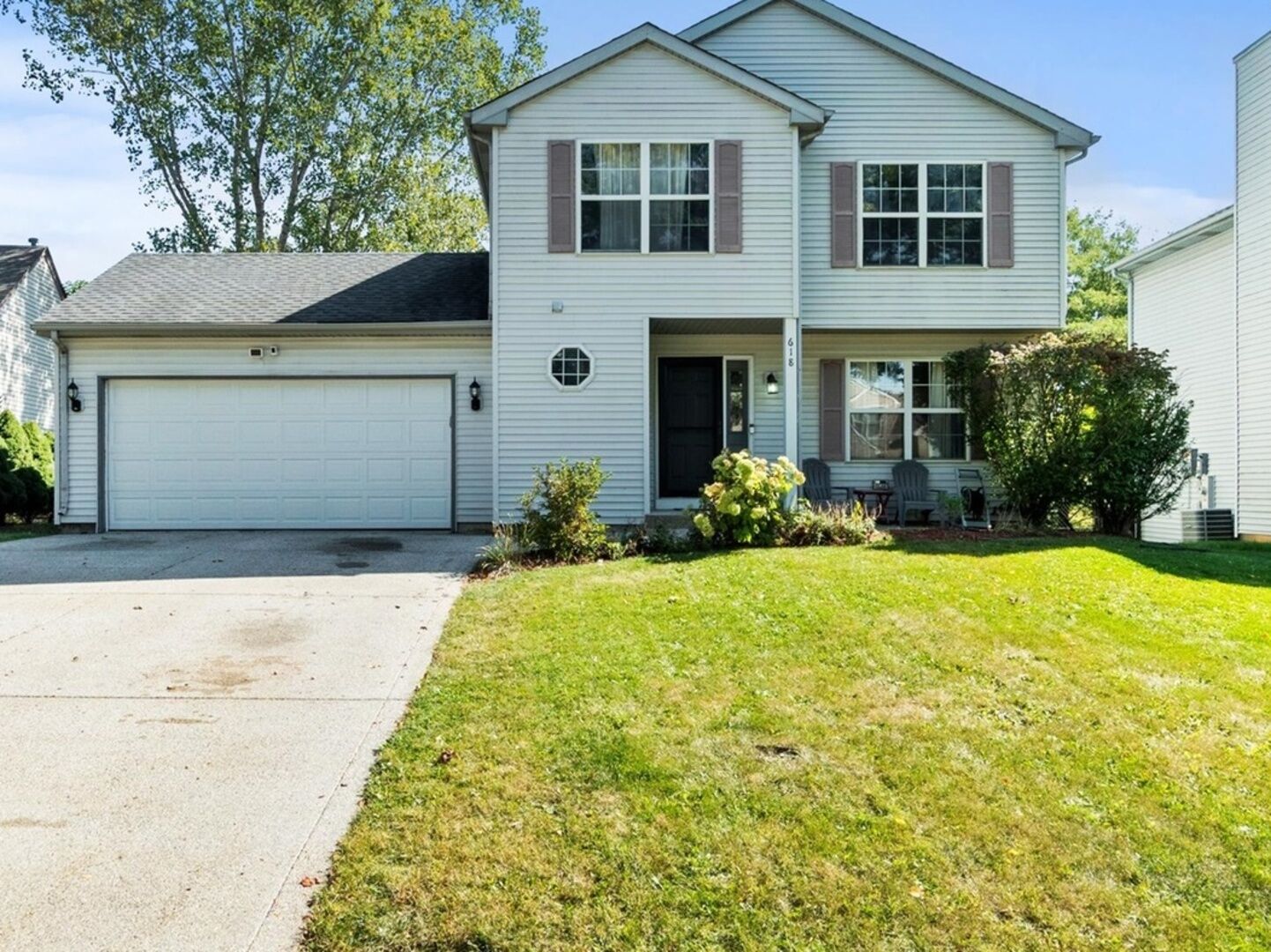 Property Photo:  618 Grace Drive  IL 60156 