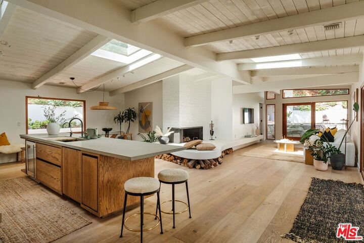 Property Photo:  2145 Sunset Crest Drive  CA 90046 