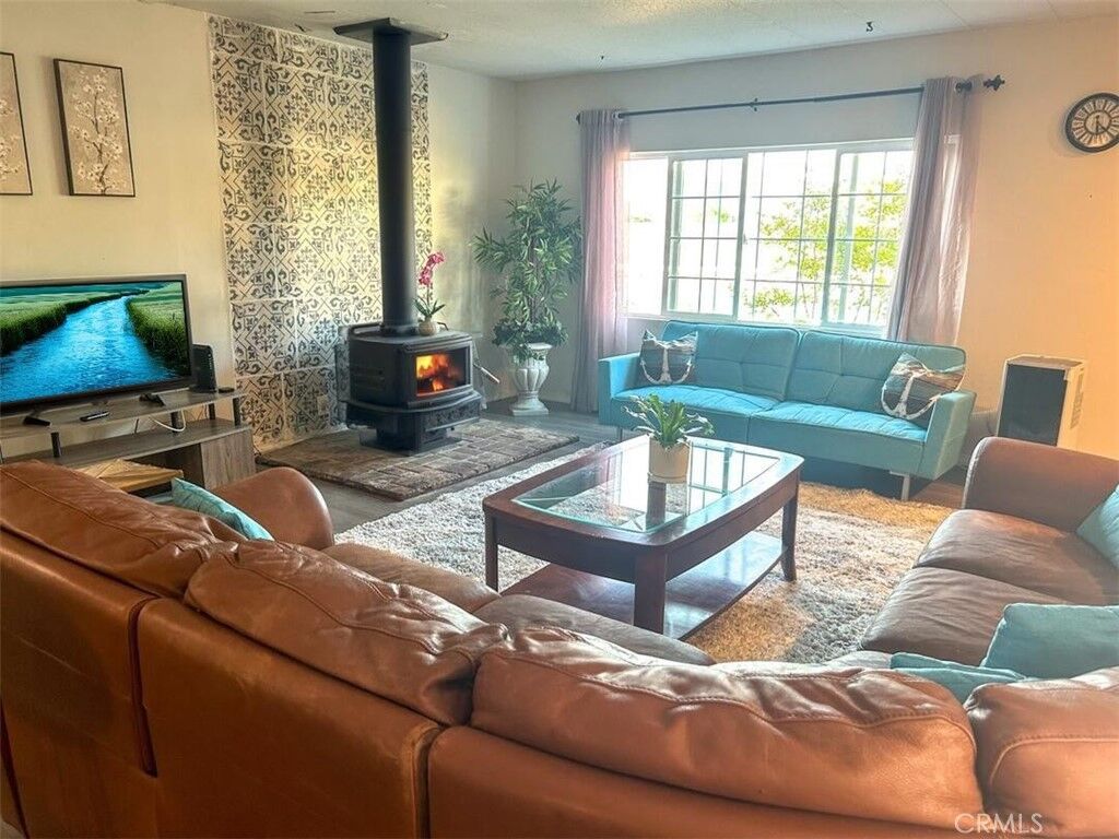 Property Photo:  219 S Jones  CA 93205 
