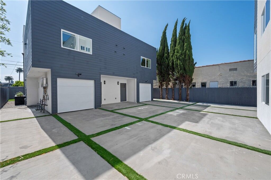 Property Photo:  2937 West Boulevard  CA 90016 