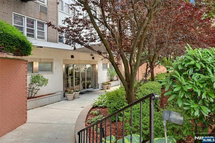 Property Photo:  2160 Center Avenue 5R  NJ 07024 