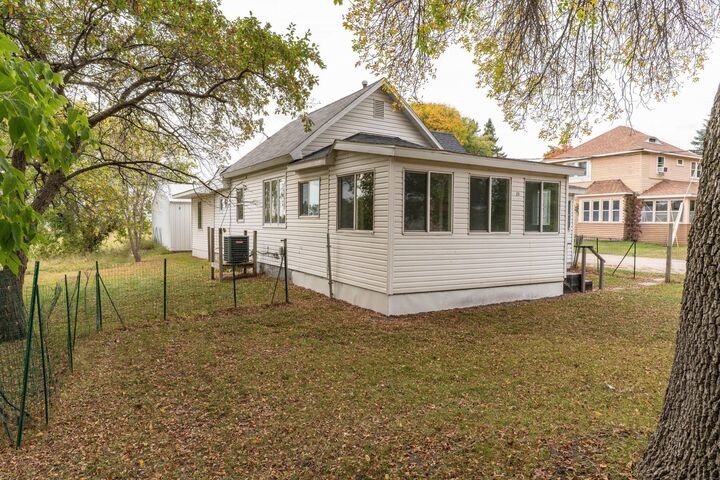 Property Photo:  211 Sunnyside Avenue  MN 56569 