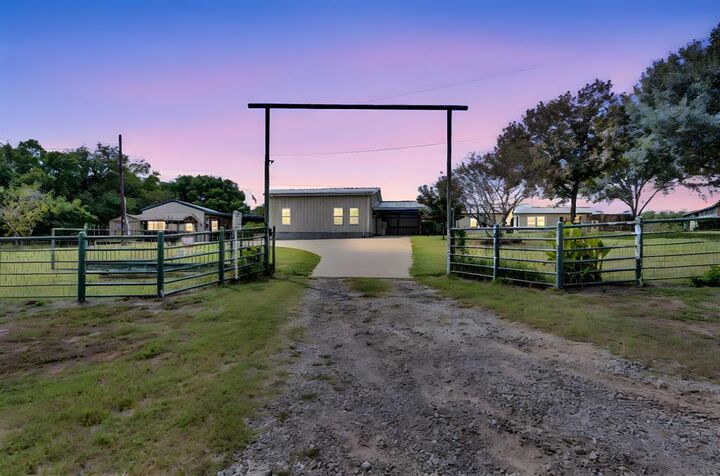 Property Photo: 490 James Road TX 75125