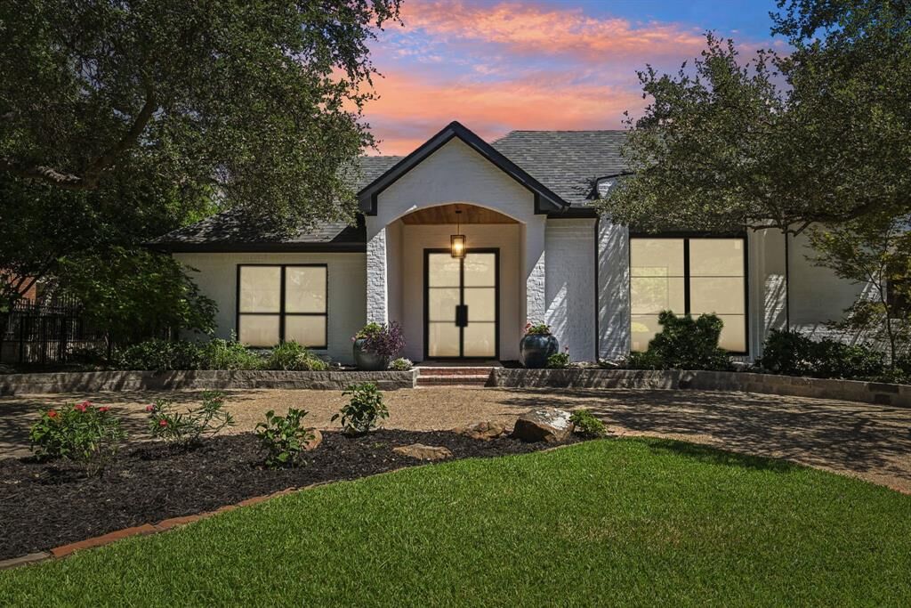 Property Photo: 5705 Bent Oak Place TX 75248