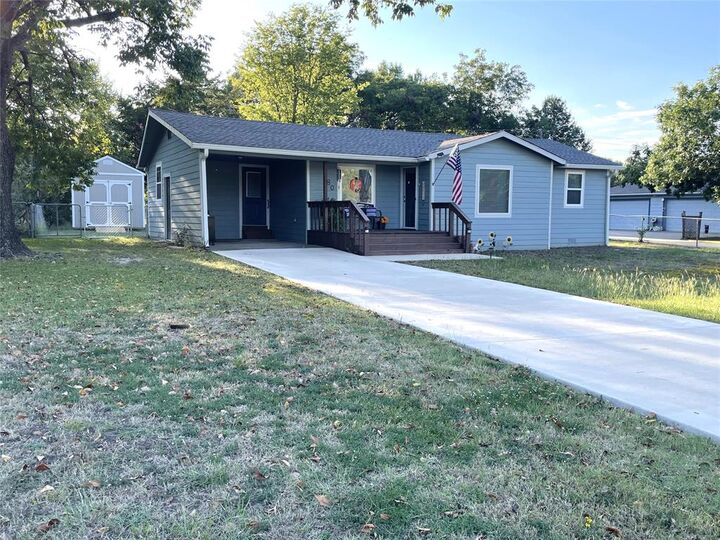 Property Photo: 480 Oak Leaf TX 75472