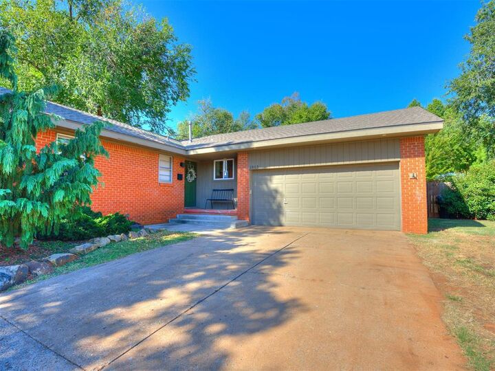 Property Photo: 1813 S Rankin Street OK 73013