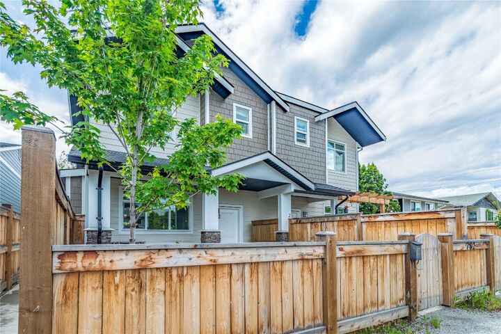 Property Photo:  782 Coopland Crescent 1  BC V1Y 2V1 