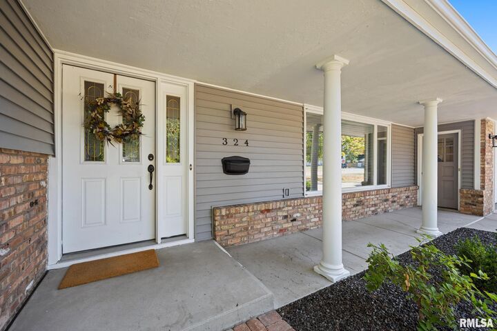 Property Photo:  324 S Kansas Avenue  IL 61550 