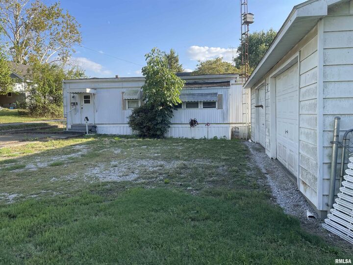 312 E Randolph Street  McLeansboro IL 62859 photo