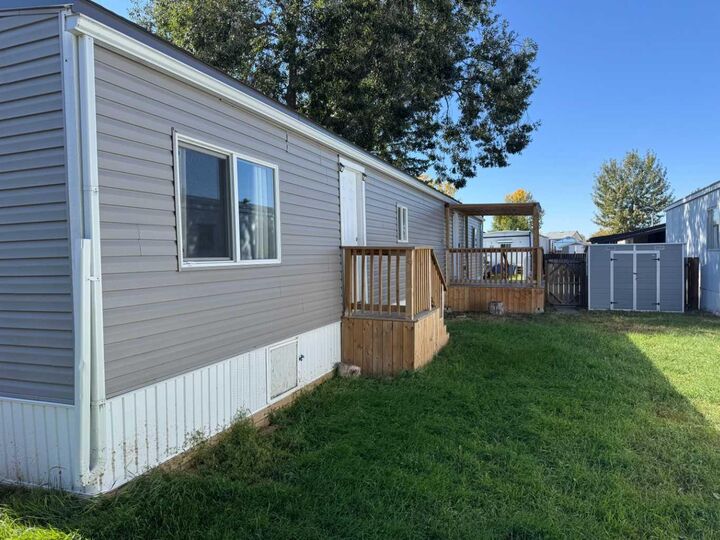 Property Photo:  206 Polar Avenue  AB T1V 1J4 