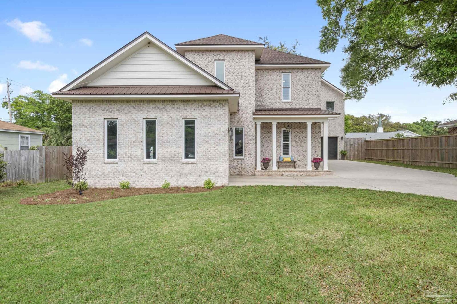 Property Photo:  1806 N Barcelona St  FL 32501 