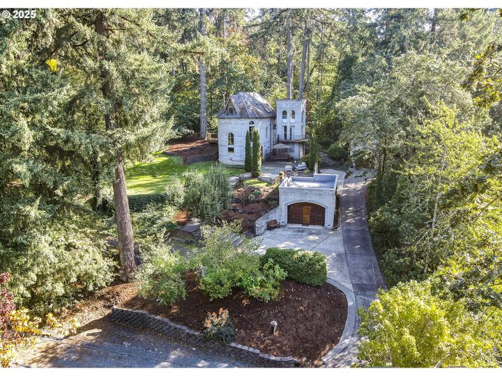 Property Photo:  1820 E 28th Ave  OR 97403 