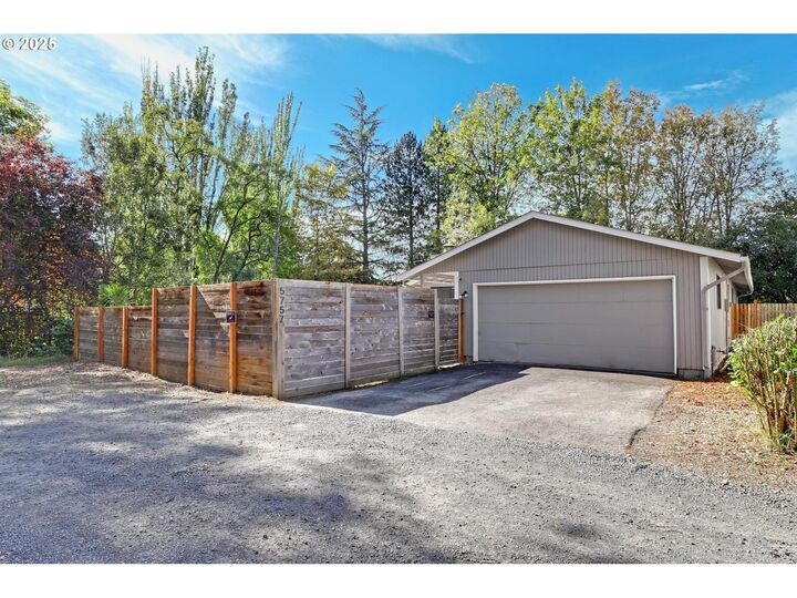 5757 SW 50th Dr  Portland OR 97221 photo