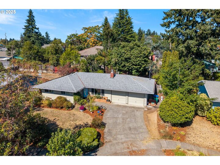 Property Photo:  13241 SE Washington St  OR 97233 