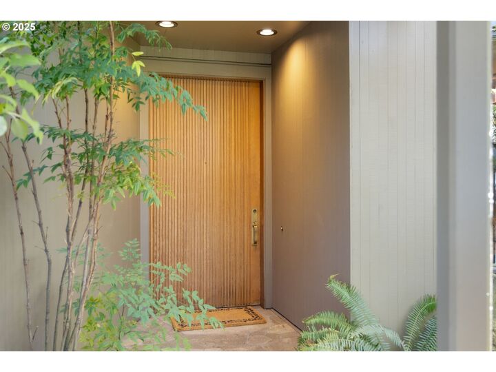 Property Photo:  6126 S Riverpoint Ln  OR 97239 