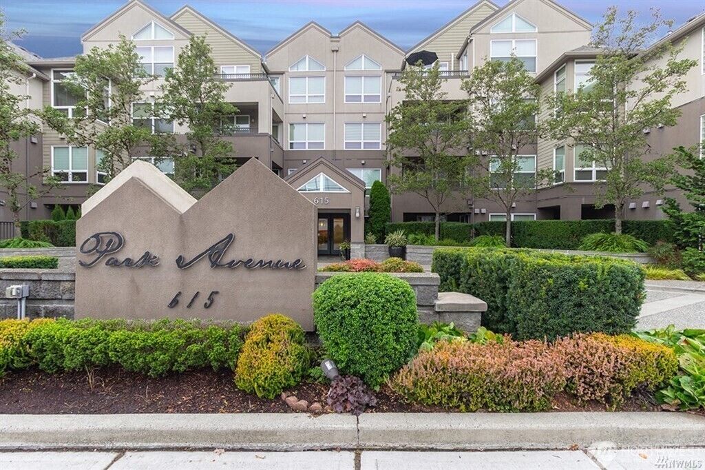 Property Photo:  615  6th Street 203  WA 98033 