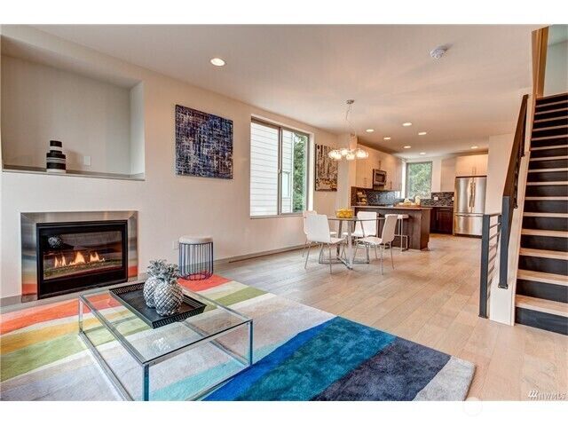 Property Photo:  530 N 105th Street  WA 98133 