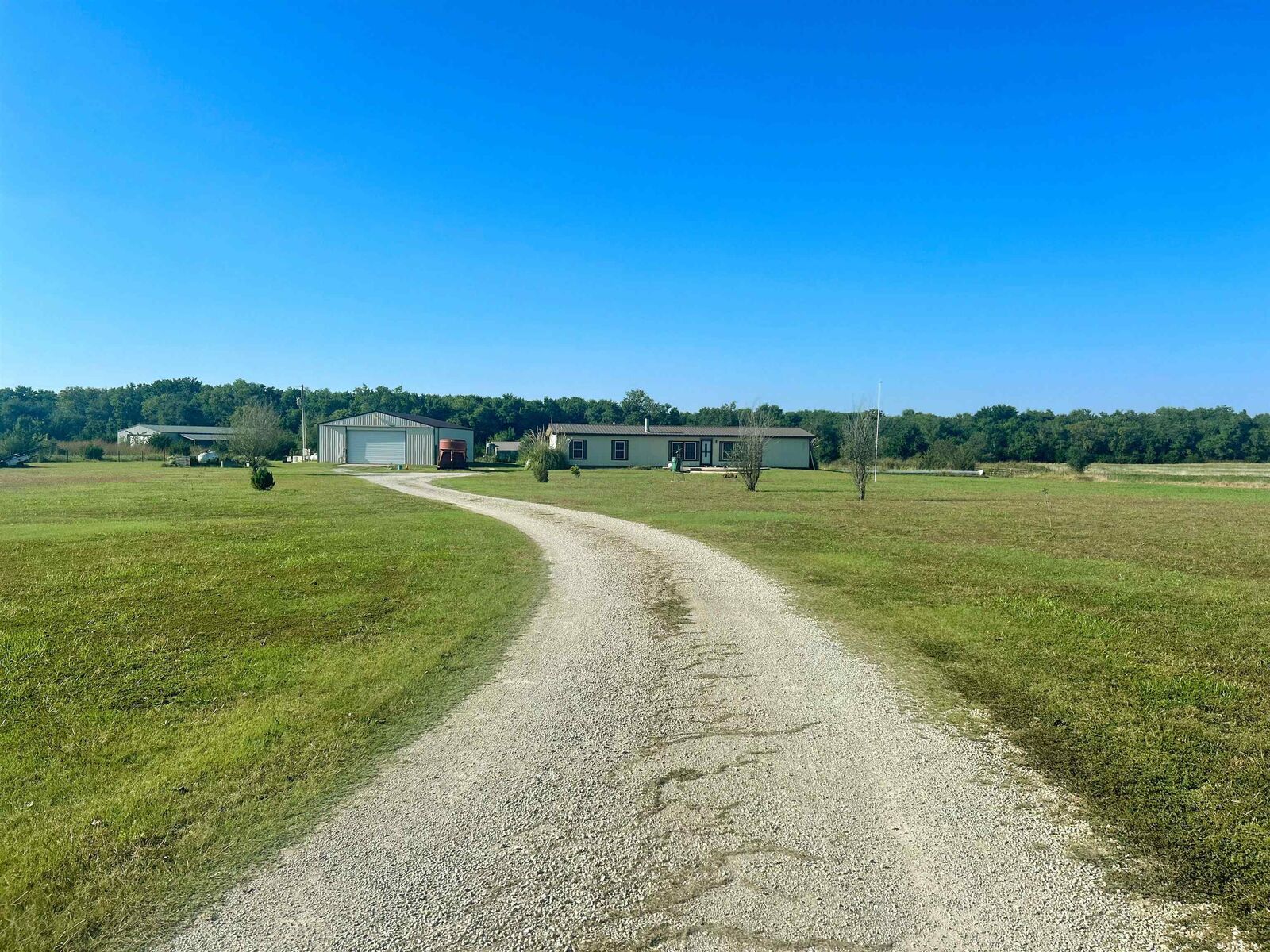 Property Photo: 1632 E 140th Ave N KS 67110