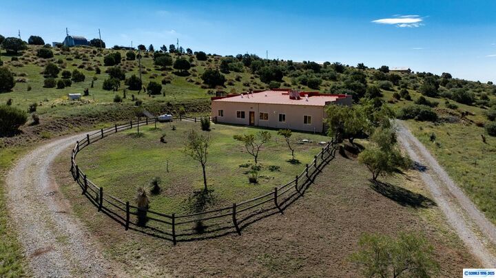 Property Photo:  67 Country Rd  NM 88061 