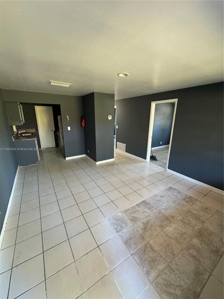 Property Photo: 5640 NW 15th St FL 33313