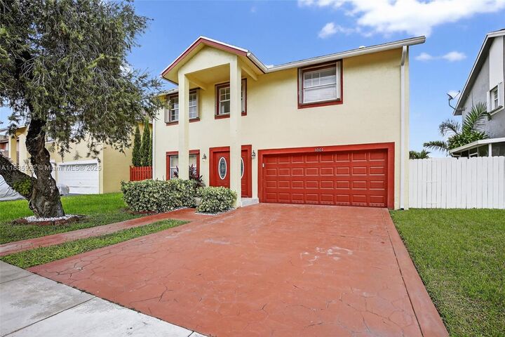 Property Photo: 1001 SW 100th Ter FL 33025