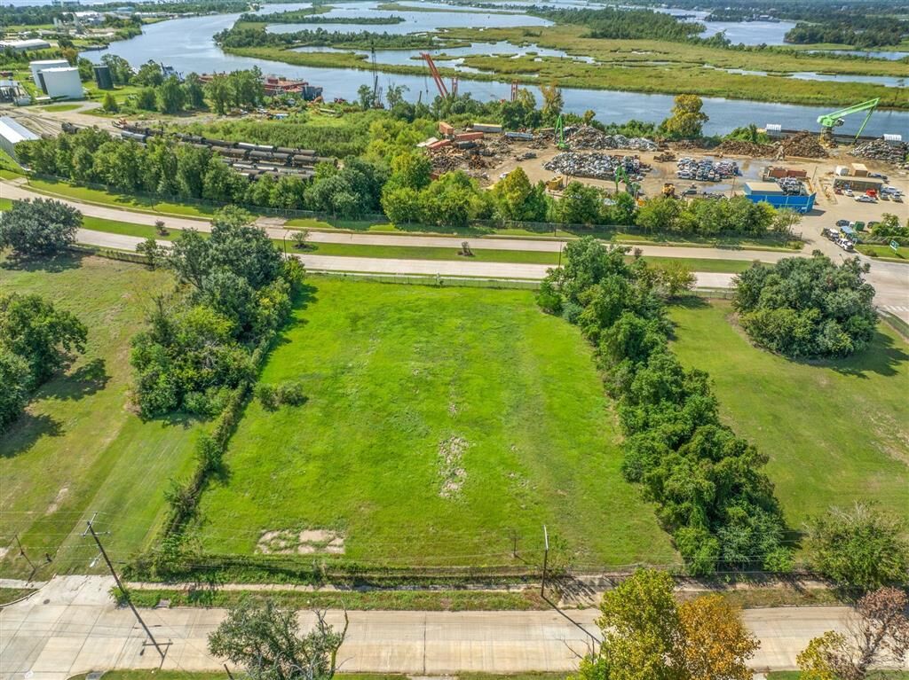Property Photo: 0 N Enterprise Boulevard N LA 70601