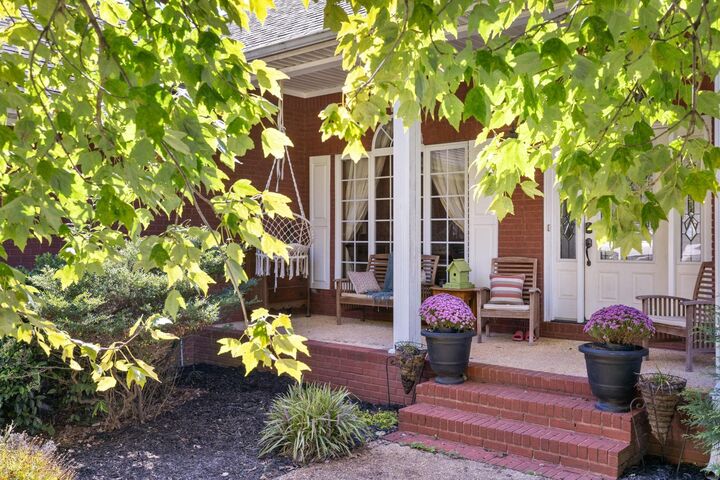 Property Photo:  104 Hillside Dr  AL 35661 - MUSCLE S 