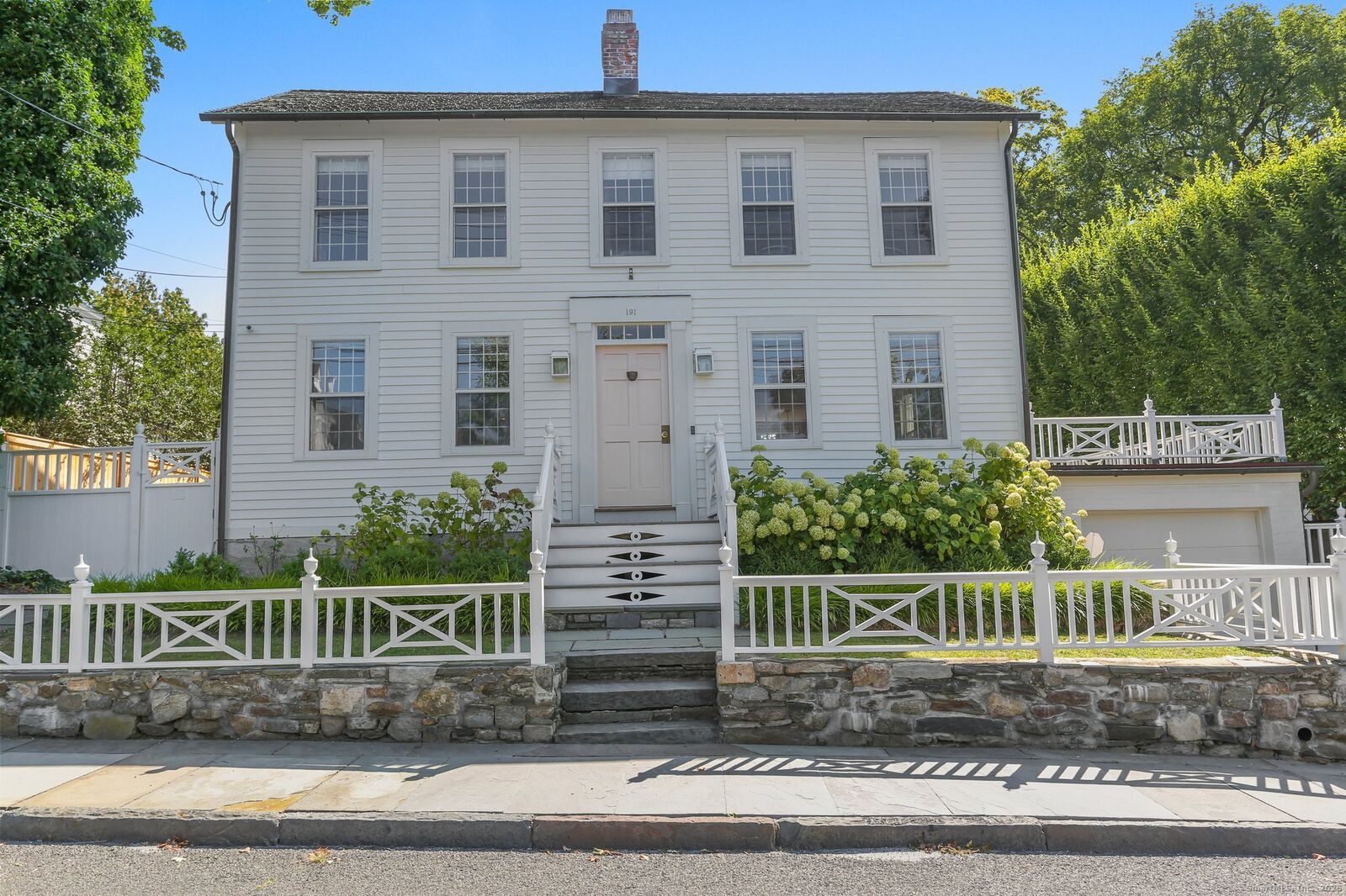 Property Photo:  