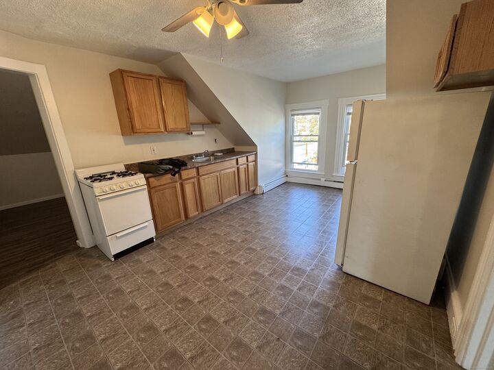Property Photo:  645 Burnside Avenue 3B  CT 06108 