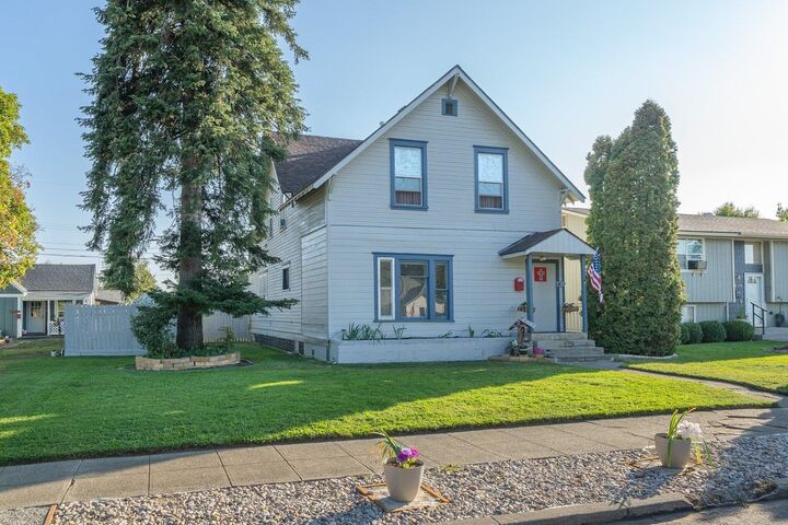 Property Photo:  2015 W Mansfield Ave  WA 99205