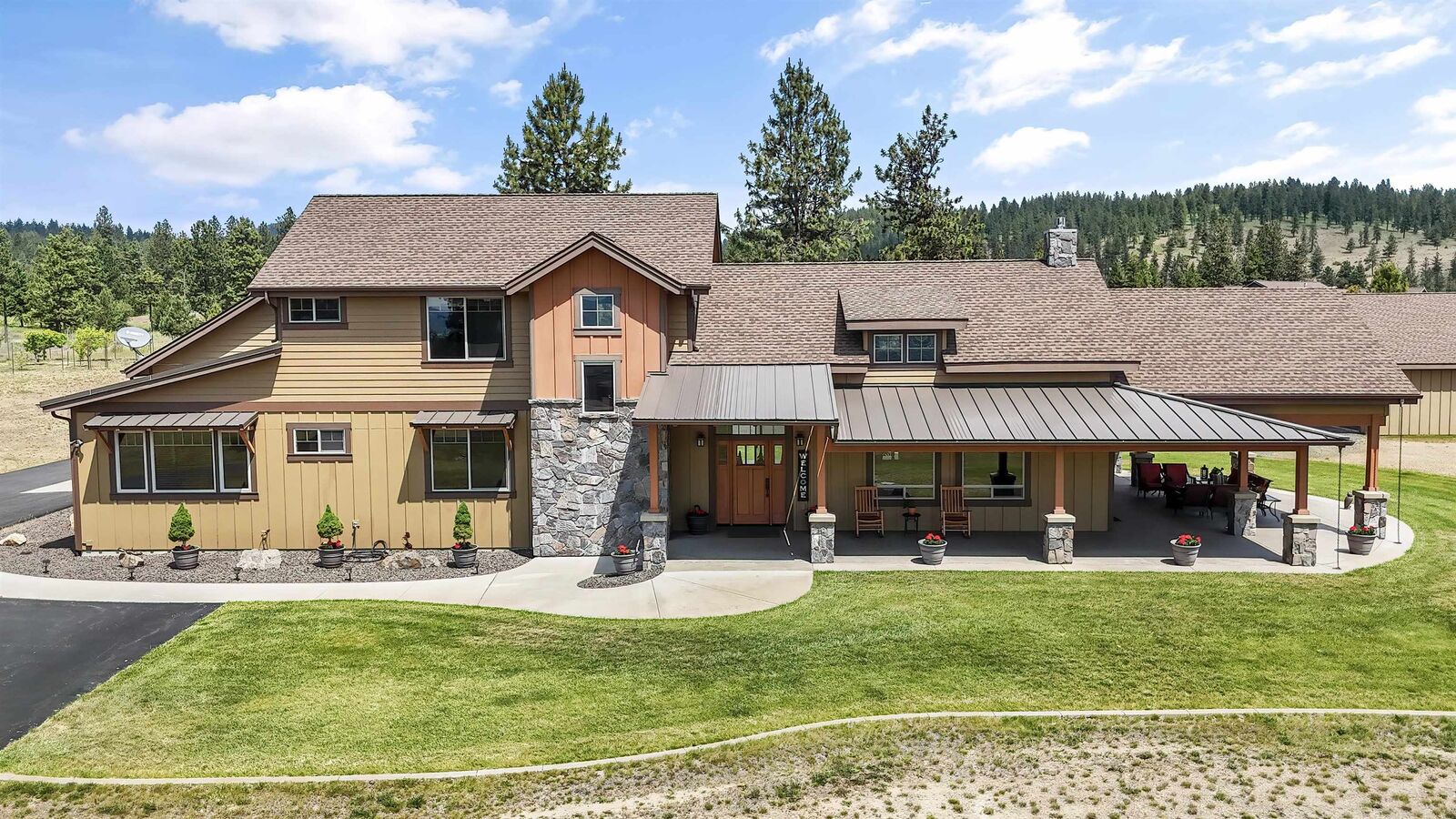 Property Photo:  21617 E Harvard Vistas Ln  WA 99025 