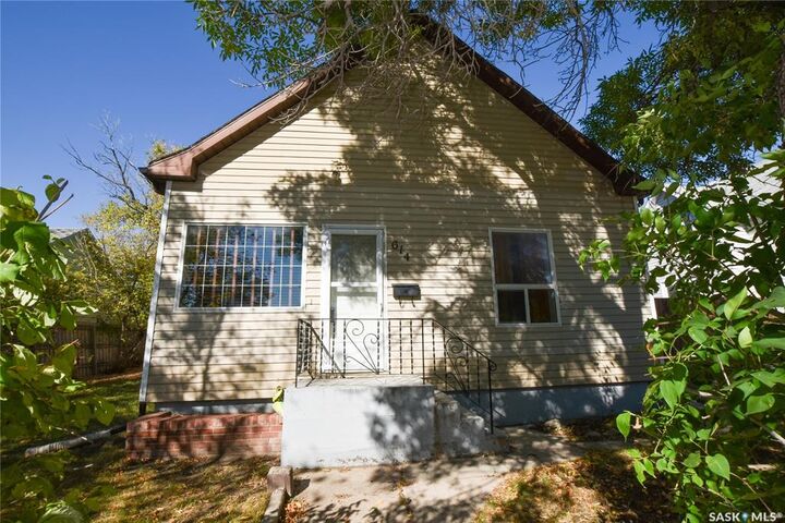 614 Ominica Street E  Moose Jaw SK S6H 0H5 photo