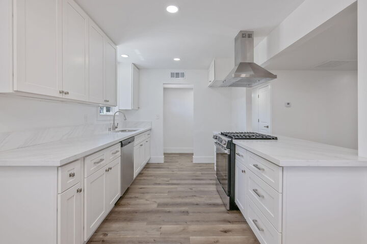 Property Photo:  1330 S Clover Street  CA 93277 
