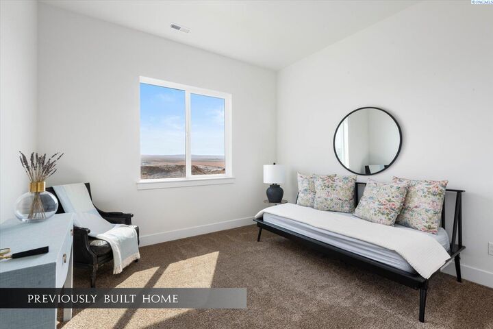 Property Photo: 6637 W 27th Ave WA 99338