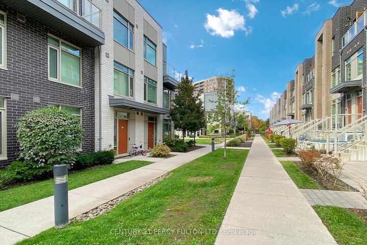 Property Photo:  15 Applewood Lane 93  ON M9C 2Z7 