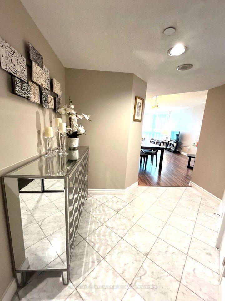 Property Photo:  38 Elm Street 1115  ON M5G 2K5 