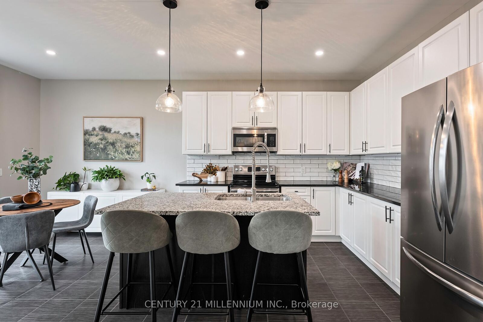 Property Photo:  521 Brett Street  ON L9V 3V5 