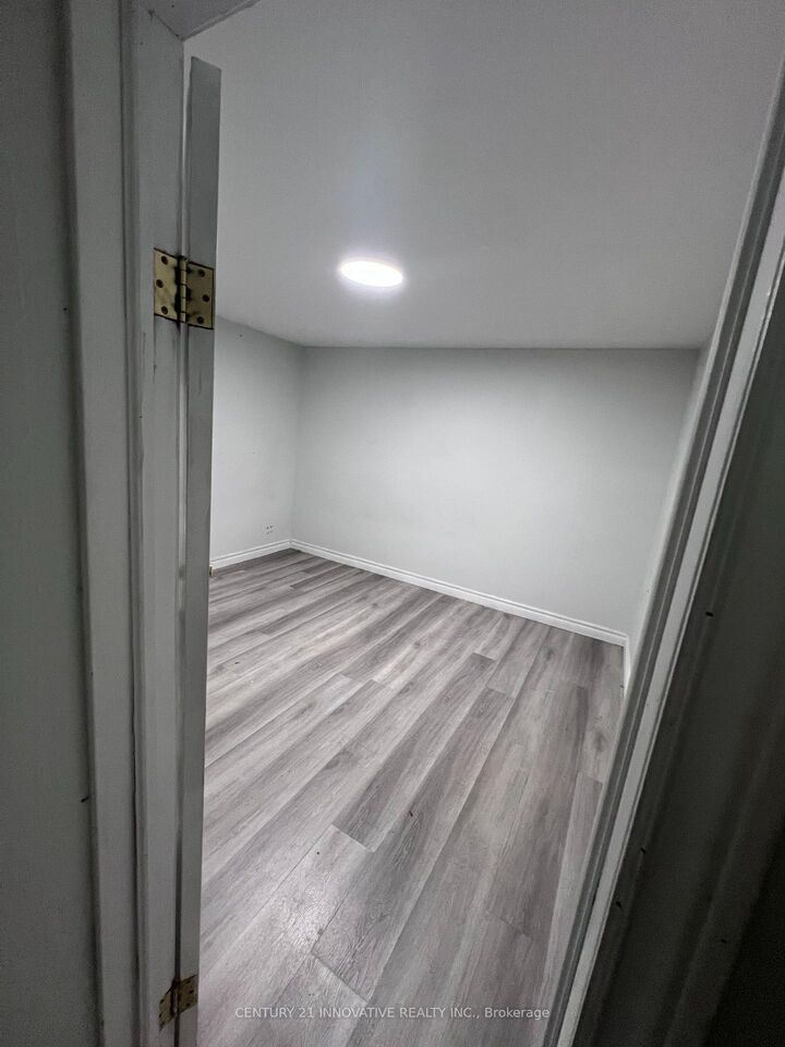 Property Photo:  727 Brimley Road #Bsmt  ON M1J 1C3 