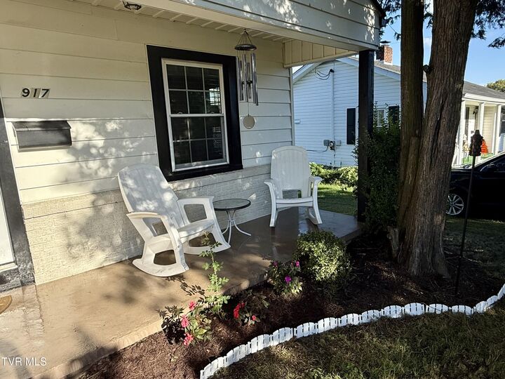 Property Photo:  917 Walnut Avenue  TN 37660 